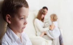 Nagy korkülönbség esetén egykeként nőhet fel több testvér közt is a gyerek