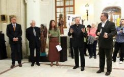 A művész, aki tűzzel és lánggal formálja munkáit