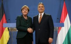Orbán Viktor kiáll Angela Merkel mellett