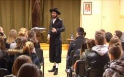 Évekig rabbinak adta ki magát, a véletlen leplezte le