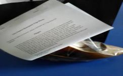 Tönkrement a cipője, kárpótlást kért a városházától egy marosvásárhelyi nő