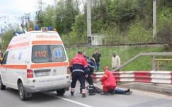 A járdán ütötte el az autó az apát és a fiát