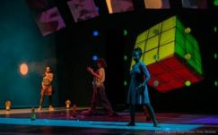 Shakespeare-darab románul, magyar feliratozással Marosvásárhelyen