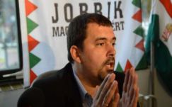 Szávay István elfogadta, hogy Vona Gábor Jobbik-elnök  „kispadra küldte”