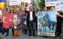 Az óriásmecset ellen tüntetett Bogdan Diaconu idegengyűlölő pártja