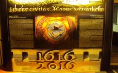 A Vármúzeumban látható Marosvásárhely 400 éves kiváltságlevelének másolata