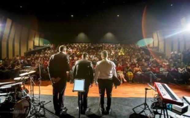 Jazzes Beethovent énekeltek a csíkiak a Sárik Péter Trióval