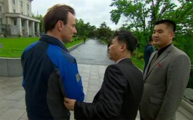 Észak-Koreában őrizetbe vették a BBC egyik riporterét