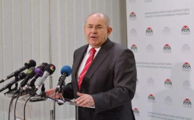 A vajdasági parlamenti többség gerincét az SNS és a VMSZ képezi