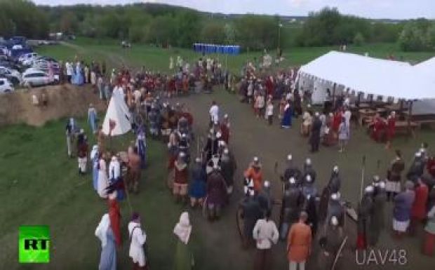 Lándzsával kapták le a drónt egy reneszánsz fesztiválon