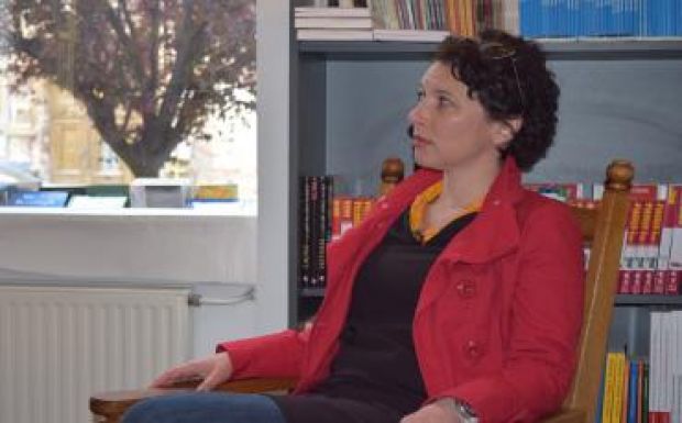 Király Kinga Júlia a Törzsasztalon: nincs neme az írásnak