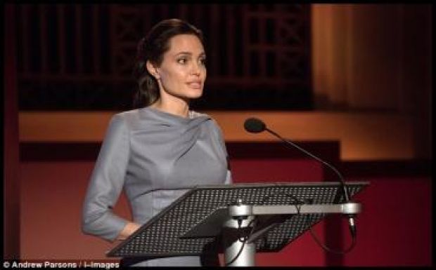 Angelina Jolie durván nekiment Angela Merkelnek
