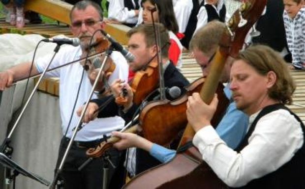 Ivóban tartanak találkozót az erdélyi táncház-zenészek