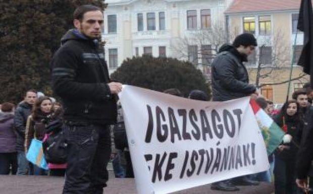 Nem hisz a vádiratnak, szolidarizál a HVIM-esekkel három ifjúsági szervezet