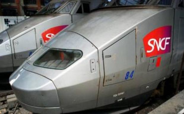 Hétezren éjszakáztak egy francia szuperexpresszen