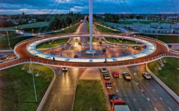 Átadták a forgalomnak az ország első felfüggesztett körforgalmi csomópontját