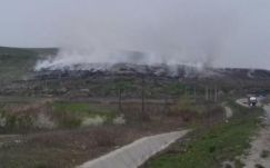 Közel egy hónapja mérgezi a kolozsváriakat az égő szeméttelep