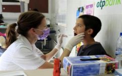 Hargita megyében vizsgálnak a Nemzetközi Gyermekmentő Szolgálat orvosai 