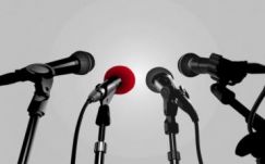 Gazdaságilag romokban van, politikailag kiszolgáltatott a romániai sajtó