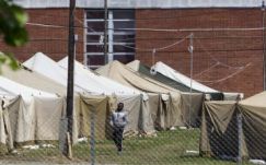 Serdülő kézilabdázó lányokat zaklattak Körmenden a migránsok