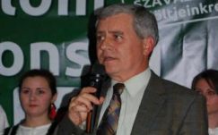 Leköszönő önkormányzati vezetőit díjazza az RMDSZ