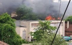 Kigyúlt egy raktár a kolozsvári vasútállomásnál