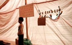 Harminc kisfiút erőszakolt meg egy menekülttáborban a takarító