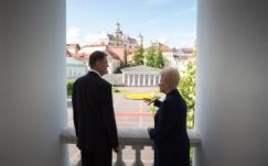 Johannis: a szankciók nem oldják meg a migránsválságot