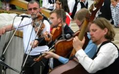 Ivóban tartanak találkozót az erdélyi táncház-zenészek