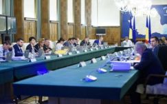 A Cioloş-kormány hat hónapja: kompromisszumok, minisztercserék, botrányok