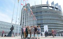 Hétezerötszáz fiatal „foglalta el” az Európai Parlamentet