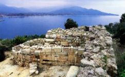 Arisztotelész sírjaként azonosították a 2400 éves síremléket