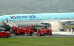 Kigyulladt egy koreai utasszállító Japánban