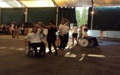 Hídépítés tánclépéssel és kerekesszékkel mozgássérültek és épek között