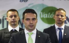 Újraválasztották a Jobbik elnökévé Vona Gábort 