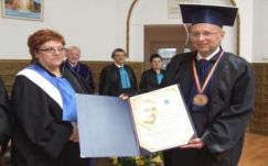 Újszentanna büszke Nobel-díjasára