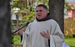 Az RMDSZ jelöltjeinek támogatásra biztat Böjte atya a választások előtt