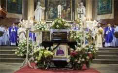 A nagyváradi székesegyház kriptájában eltemették Tempfli Józsefet 