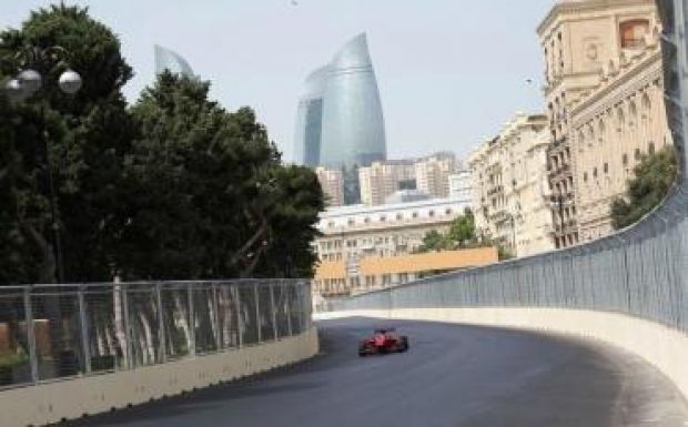 Forma-1: először próbálták ki a bakui pályát