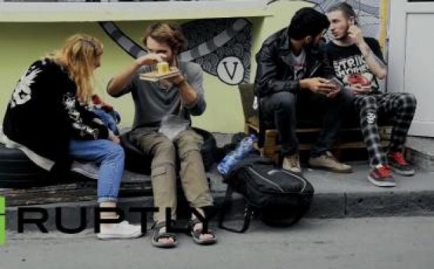 Kolbászokkal támadtak egy vegán étteremre Tbilisziben