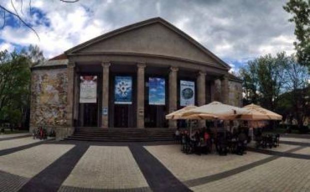 Felújítás miatt a Csíki Moziban tartja évadzáró gáláját a Csíki Játékszín