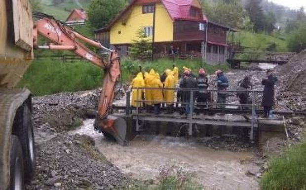 Száztizenhárom embert kellett kimenekíteni az árvizek elől