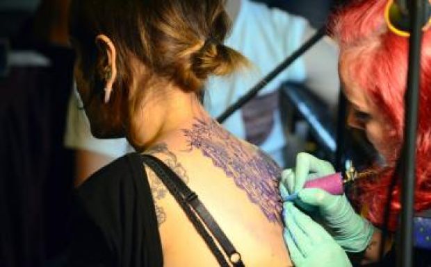 Amikor a test bőre a vászon – Nemzetközi Tattoo Expón jártunk Kolozsváron