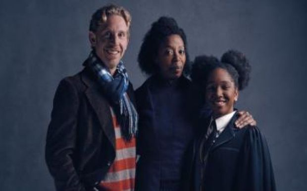 Rowling szerint „rasszista csoport” támadja a Harry Potter-darab fekete szereplőjét