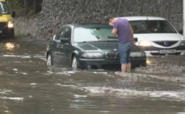 Folyóvá változtatott egy utat a felhőszakadás Hargita megyében