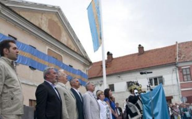 Jogerős: Kézdivásárhelyen el kell távolítani a székely zászlókat