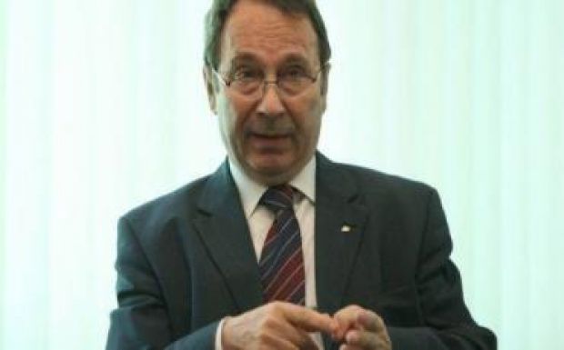 Valer Dorneanu lett az alkotmánybíróság ideiglenes elnöke