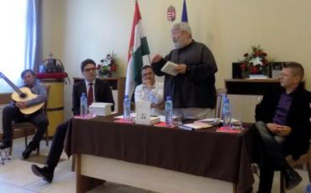 Bemutatták Csíkszeredában Szőcs Géza válogatott verseit