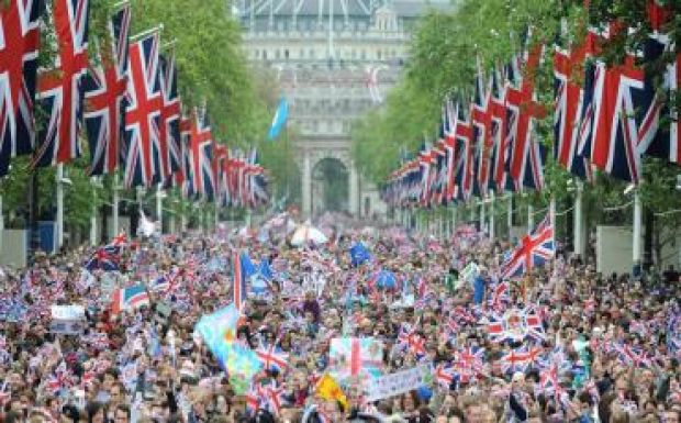 Zenészek, élsportolók és az első brit űrhajós II. Erzsébet születésnapi kitüntetési listáján