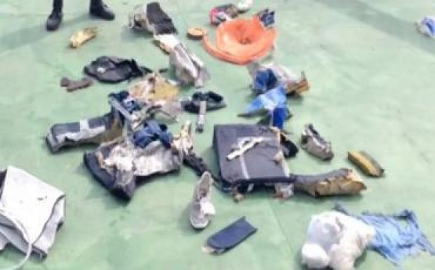 Megtalálták a lezuhant egyiptomi gép roncsait